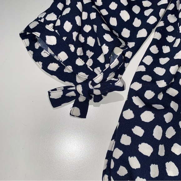 J. Crew Off The Shoulder Polka Dot Top Navy and White Top Excellent Condition - Picture 5 of 6